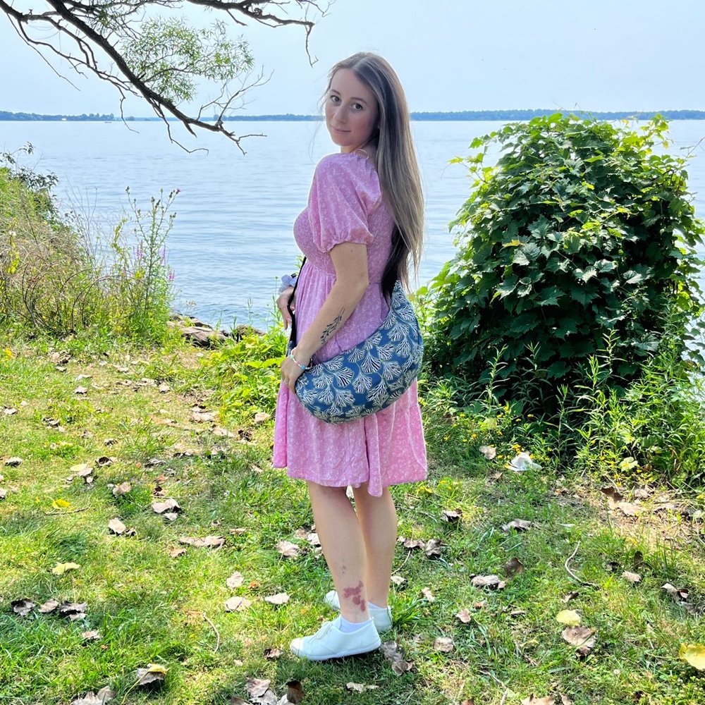 The Crosstown Crescent Bag by Tundhi - Colour: Feeling Flustered 🪭